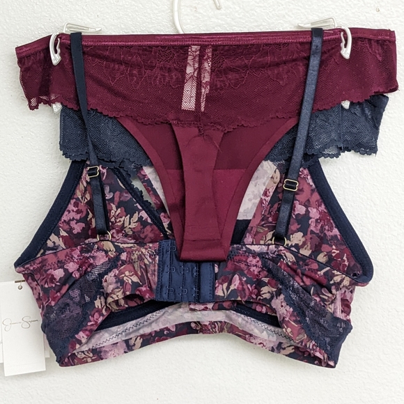 Jessica Simpson 3 Piece Set Bralette With Flirty Thongs - Picture 3 of 10